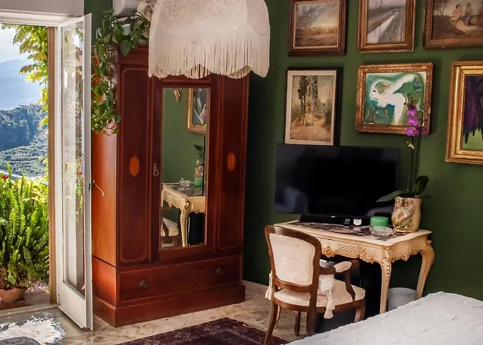 Giorgia Oda ve Kahvaltı Taormina